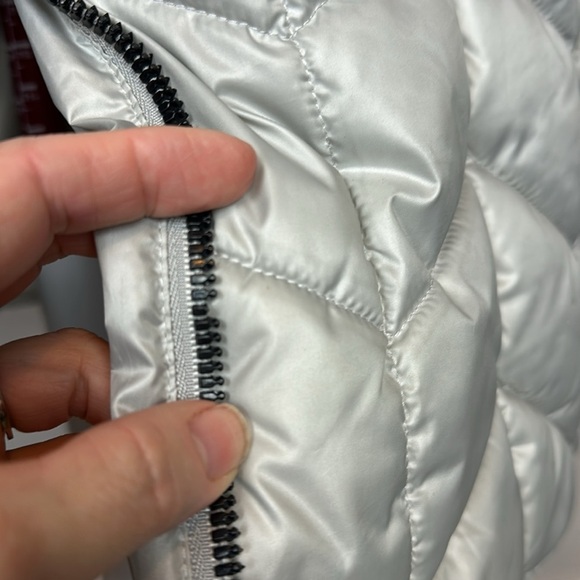 Kenneth Cole hooded silver/grey puffer jacket two pockets - Picture 12 of 15